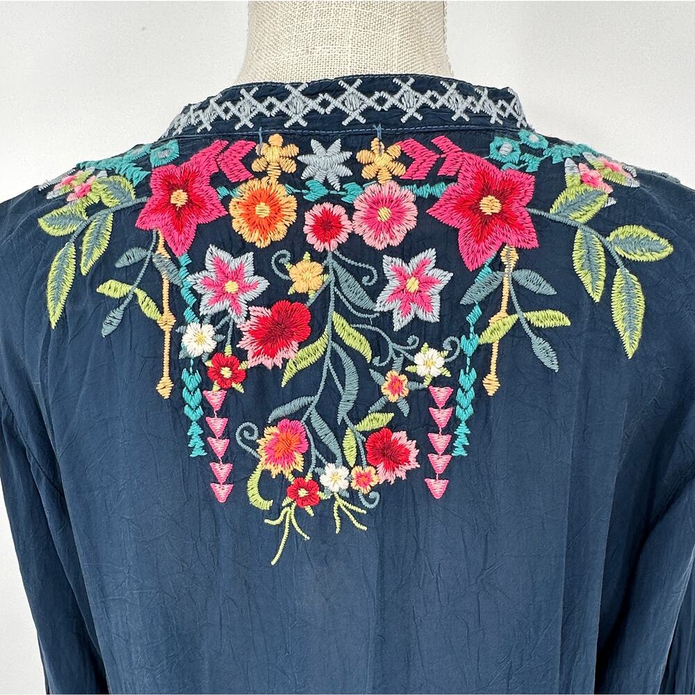 Johnny Was Annette Tunic Navy Floral Embroidered Top XL NWT Bastille Blue - Picture 5 of 10
